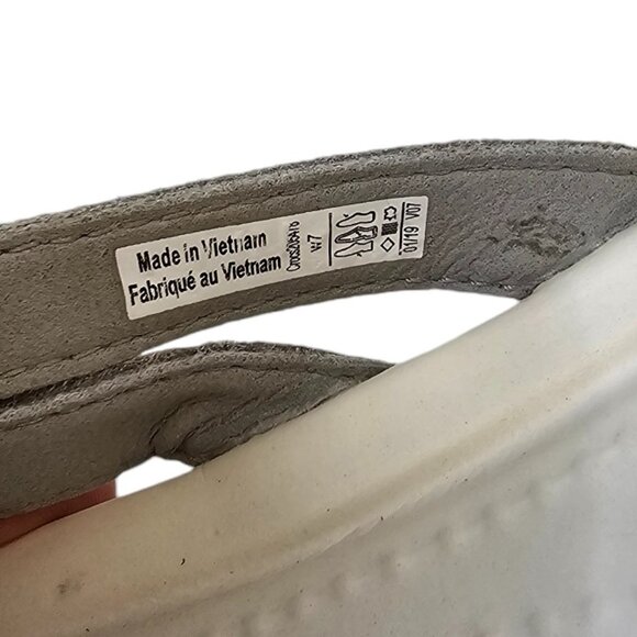 CROCS Womens Capri Flip Flop Size 7 Silver Thong Slip On Comfort - Picture 9 of 9